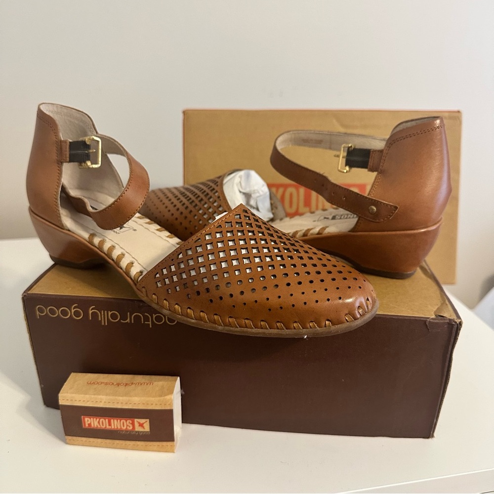 PIKOLINOS Brandy Leather Perforated Mary Jane Flats Size 40UE (US Women 9-9.5)